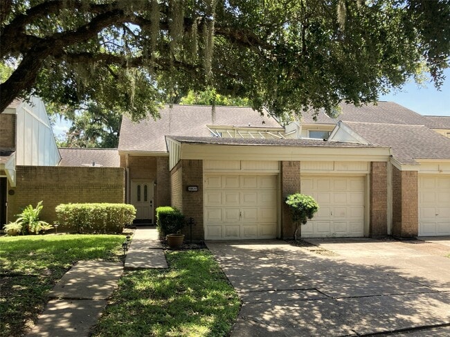Building Photo - 1830 Veranda Dr