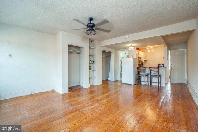 Building Photo - 1420 Light St Unit 3F