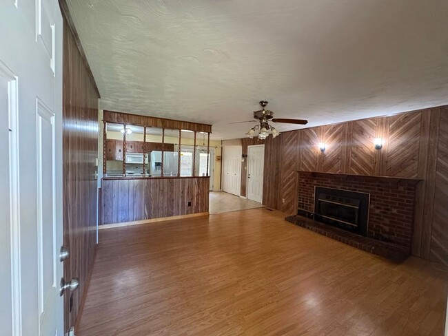 Photo - Available! Beautiful 3 Bed, 1 Bath Home in quiet neighborhood