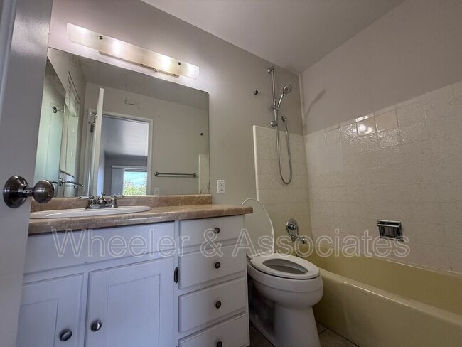Photo - 638 Columbus St E