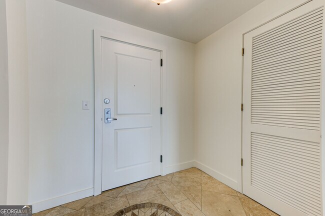 3338 Peachtree Rd NE Unit 2006