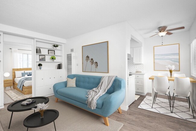 Building Photo - Avaz Pacific Beach Rental