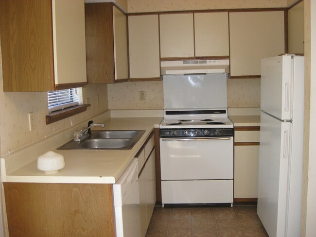 Photo - LITTLE COUNTRY OFF SKIDAWAY