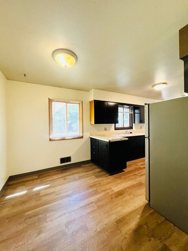 Photo - Spacious 4 bedroom 2 bath Ranch Style House In Fort Collins