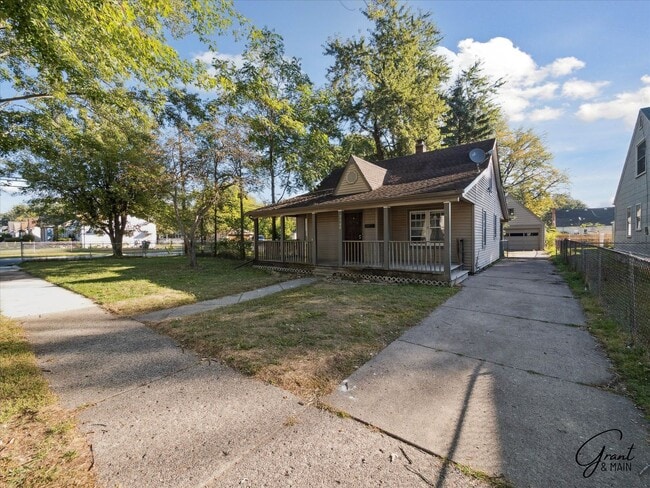 Photo - $1300 - 3 bedroom, 1 bathroom Bungalow