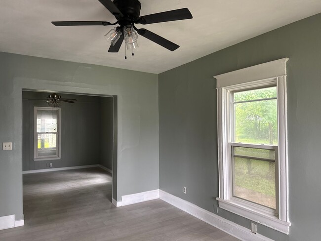 Building Photo - Quaint 4 BR/1 BA north side home!