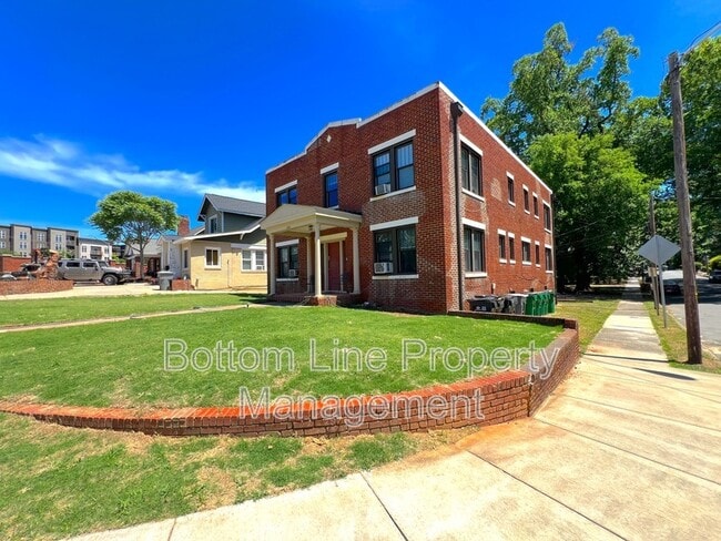 Photo - 600 Hawthorne Ln Unit 3