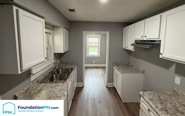 Photo - 2100 Worthington Cir