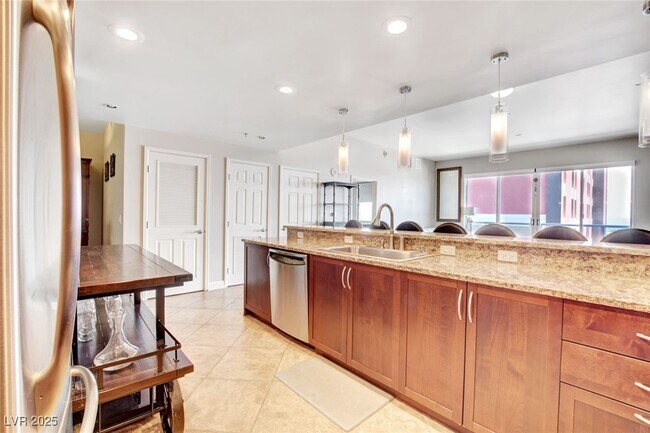 Photo - 150 S Las Vegas Blvd Unidad 1016 Rental