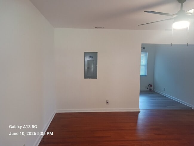 Photo - 1654 Talbot Ave