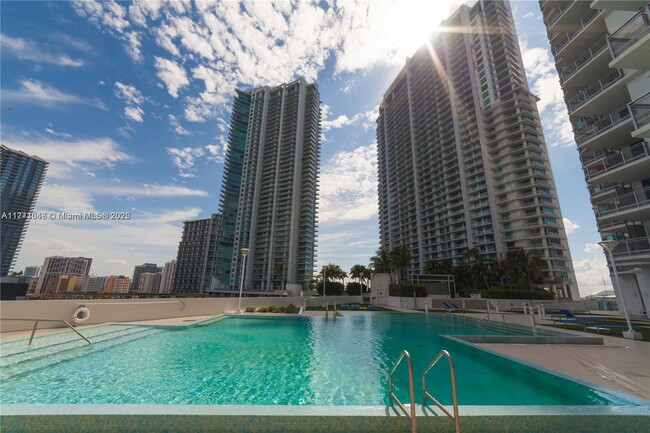 Photo - 350 S Miami Ave Unidad 2410 Rental