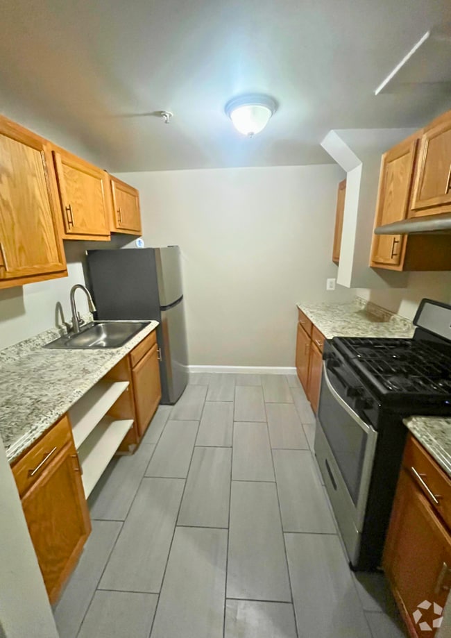 Building Photo - Spacious 1-Bedroom Apartment in Southeast ... Unit B1