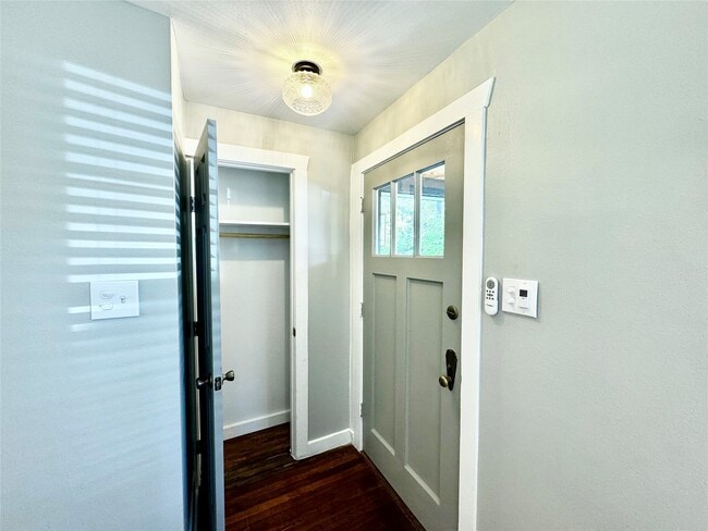Photo - 1018 Dunbar St