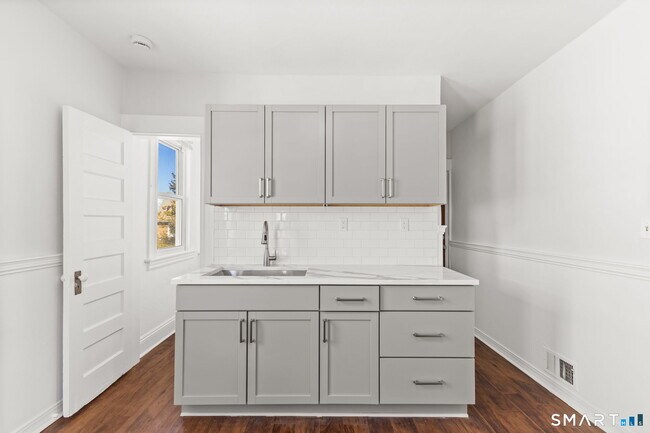 Photo - 44 Churchill St