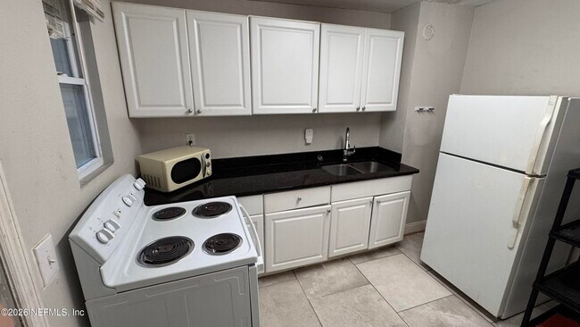 Photo - 1245 W 30th St Unit APT 4