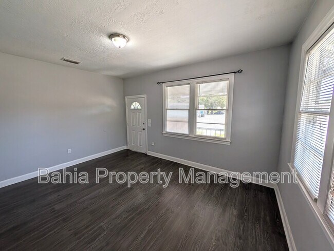 3702 N 12th St Unidad 1