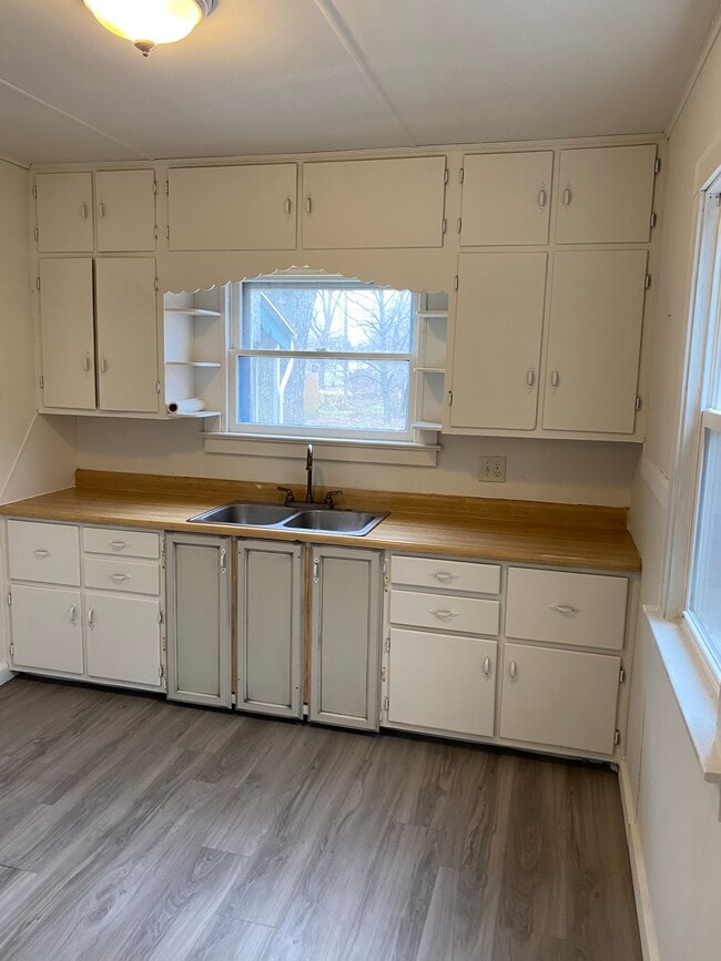 Photo - 605 W Mishawaka Rd