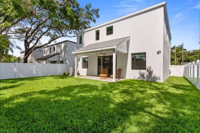 Photo - 914 N Newport Ave