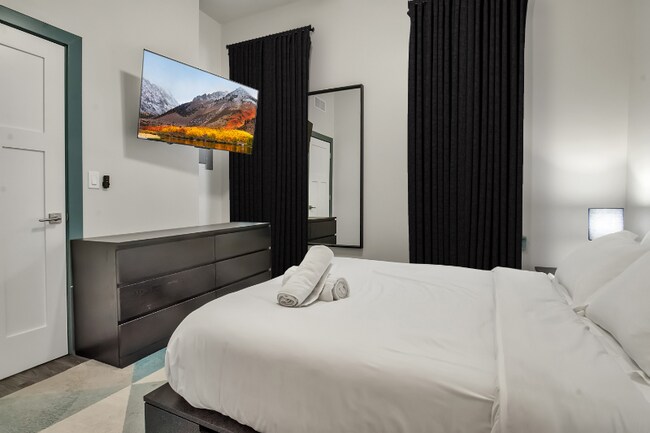 Photo - 36 E Utica St Unidad 1C