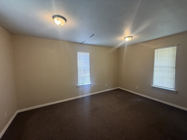 Photo - 302 N Burleson St
