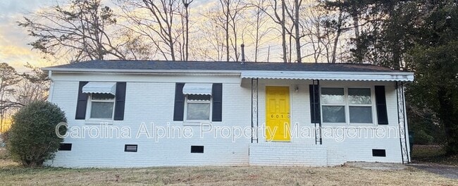 Building Photo - 601 Dundeen Dr