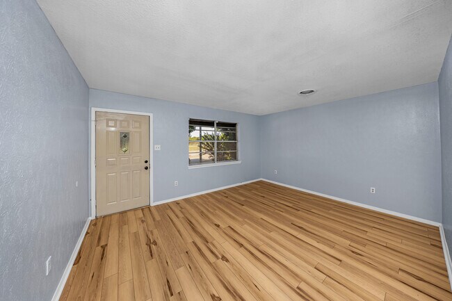 Photo - 5011 SE Avalon Ave