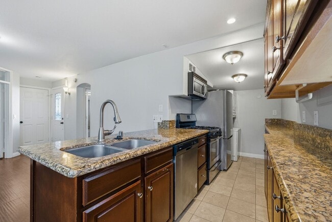 Building Photo - 126 E Balboa Blvd Unit 126 1/2 East Balboa