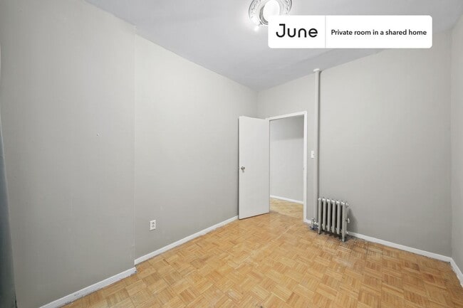 Room in Shared 3 bed/1 bath home in Hamilton Heights