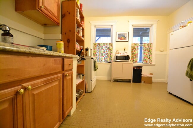 Building Photo - 1719 Commonwealth Ave Unit 1