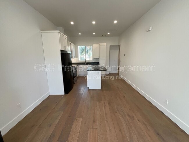 Photo - 182 Los Olivos Ave