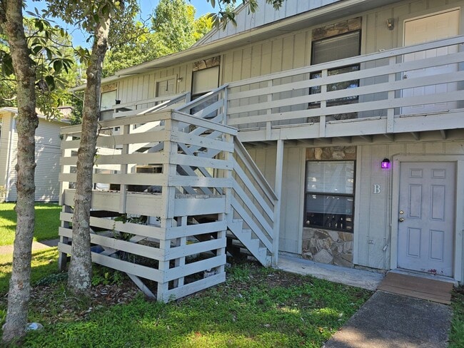 Building Photo - Landview Drive ABCD Unit 510 Landview Drive  D Rental