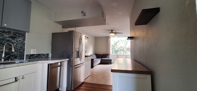 Building Photo - 2br - 2bd/1bth Two Stories | West Maui Tra...