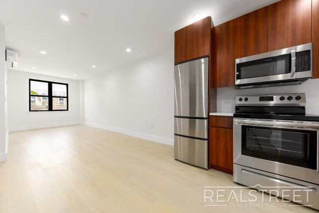 Brand New Stuning 1 BED in Crown Heights! - Brand New Stuning 1 BED in Crown Heights! Apartment Unit 2R