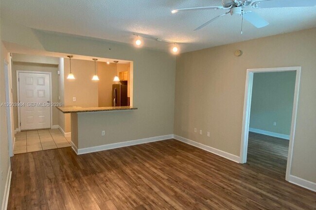 Photo - 6001 SW 70th St Unidad 342