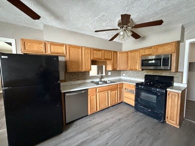 Photo - LARGE 4BR ONE LEVEL HOME WITH A GREAT FLOORPLAN.  TONS OF SPACE!