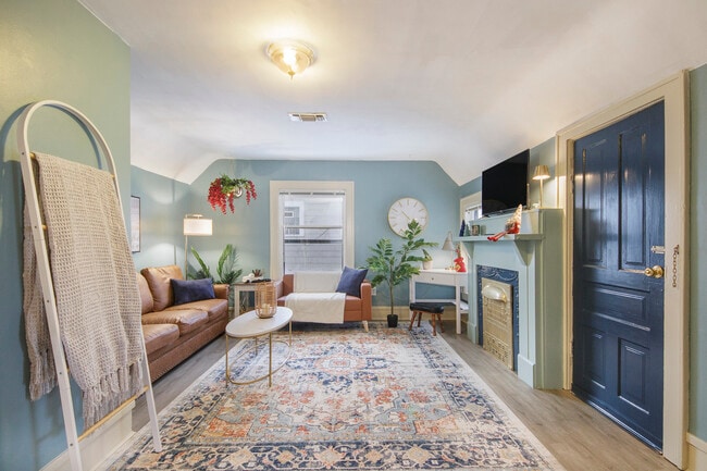 Building Photo - 514 Glenwood Ave SE Unit 514 Glenwood Gem