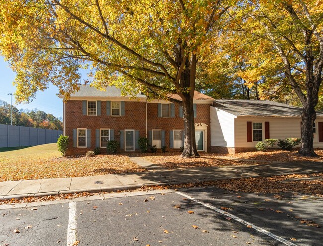 Photo - Stunning 3 bedroom, 2 1/2 bathroom End Townhome Unit in Greensboro!