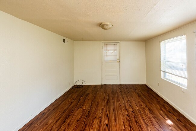 Photo - 1300 Maiden Ln