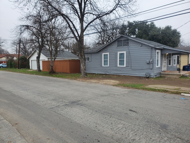Photo - 463 Linares St
