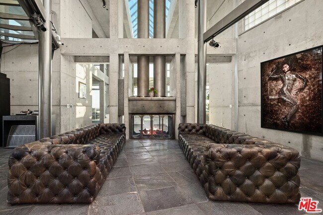 Photo - 2260 Sunset Plaza Dr