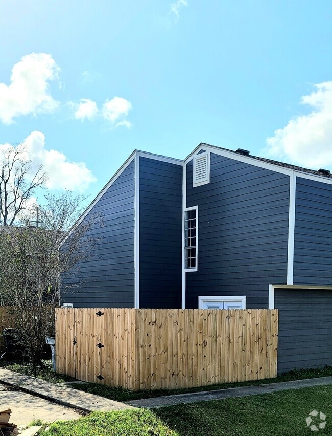 Building Photo - 1859 Fox Run Dr Rental