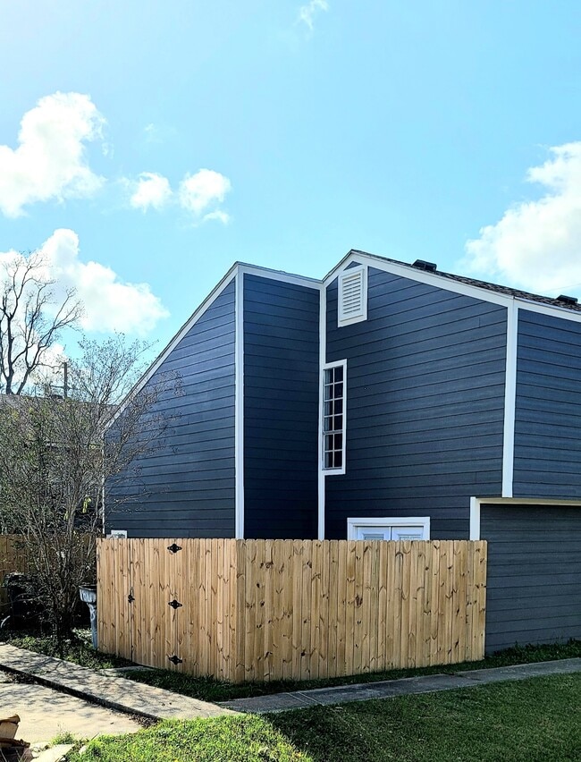 Building Photo - 1859 Fox Run Dr Rental