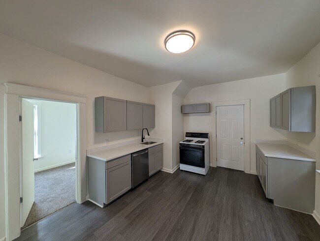 Photo - 502 E 2nd St Unit 502 E 2nd St Down