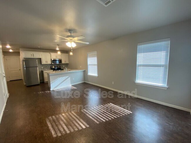 Photo - 11418 N Lincoln Blvd