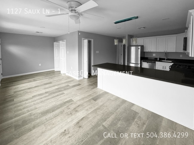 Photo - 1127 Saux Ln