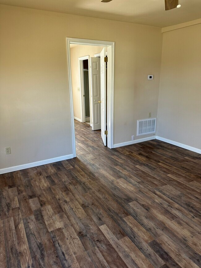 Photo - 110 S 6th St