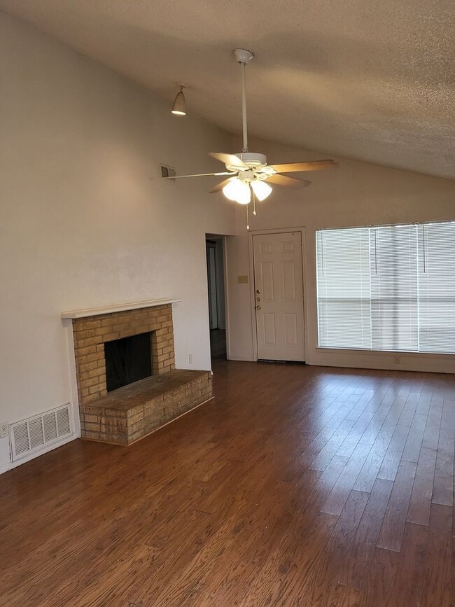 Photo - 2716 St George Pl