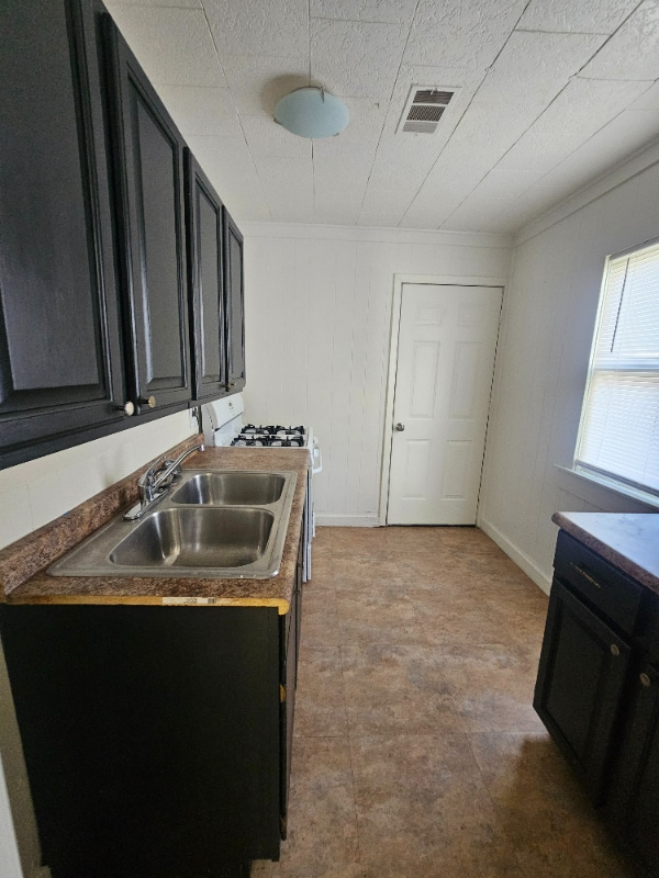 Photo - 321 W Elm St Unit Left Back apartment 1