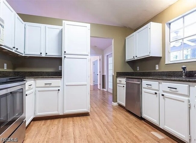 Photo - 10505 SW 55 Pl