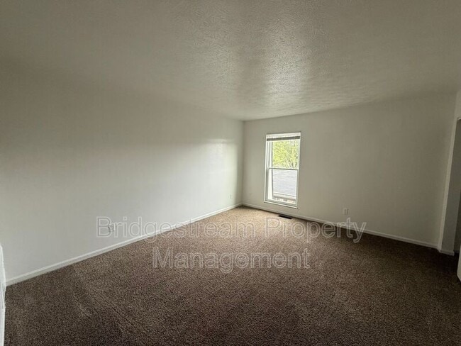 Photo - 955 Taylorsview Dr
